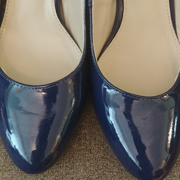 MADELINE, Size 8, Navy heels - Picture 6 of 12